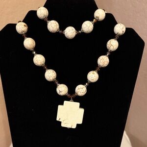 Beautiful Cream Howlite Necklace Bracelet Set with Center Heart and Bicone Beads